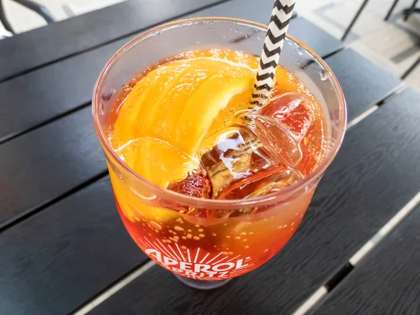 Cocktail Aperol Spritz Prosecco Aperol Σόδα Φέτες Πορτοκάλι Και Παγάκια — Φωτογραφία Αρχείου