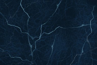 koyu mavi soyut arkaplan ve yıldırım