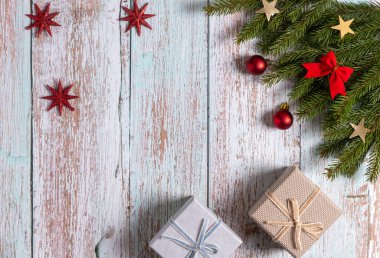 Noel arkaplanı köknar ağacı ve dekor. Kopyalama alanı olan üst görünüm