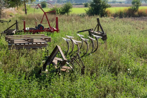 Tillage Implementar Meio Solo Esperando Para Ser Usado Para Preparar — Fotografia de Stock