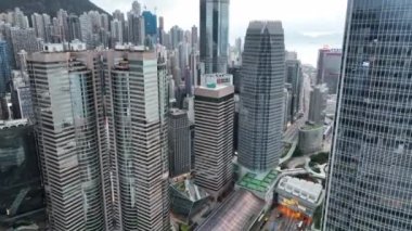 Hong Kong şehrinin merkez bölgesindeki hava görüntüsü.