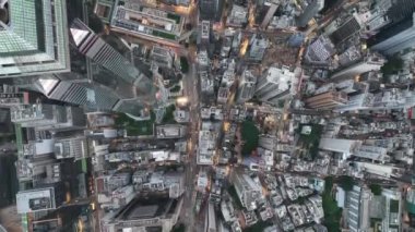 Hong Kong şehrinin merkez bölgesindeki hava görüntüsü.
