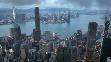 Hong Kong şehrinin merkez bölgesindeki hava görüntüsü.