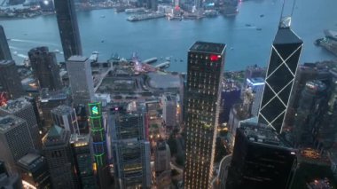 Hong Kong şehrinin merkez bölgesindeki hava görüntüsü.