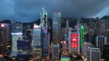 Hong Kong şehrinin merkez bölgesindeki hava görüntüsü.