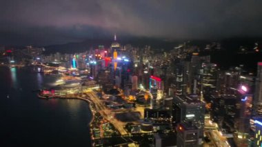 Hong Kong şehrinin merkez bölgesindeki hava görüntüsü.