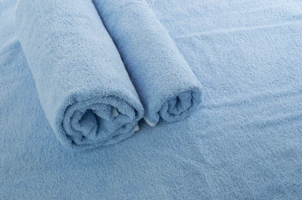 Голубые мягкие полотенца — стоковое фото