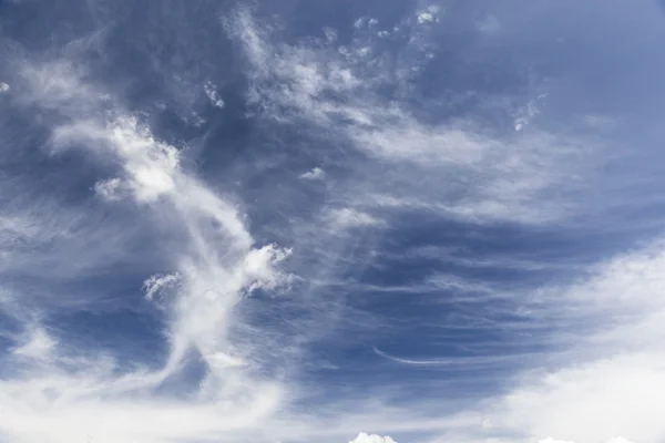 Nuvole nel cielo — Foto Stock