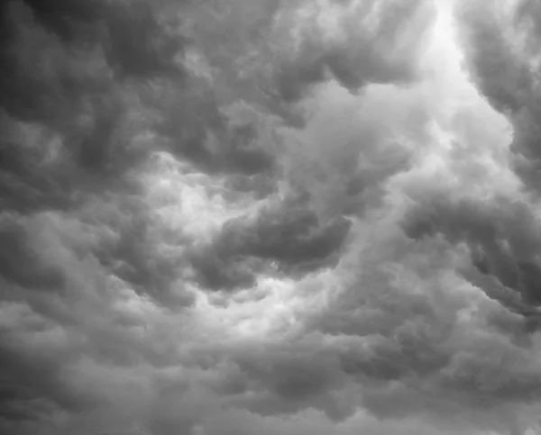 Драматичні сірий хмари — стокове фото