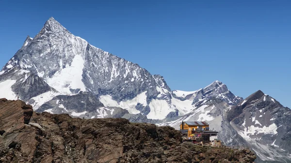 cliff Egde üzerinde lodge