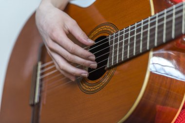 gitar çalmak eller
