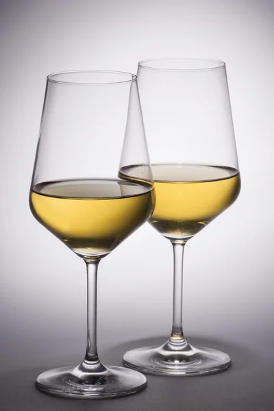 Copos de vinho branco — Fotografia de Stock