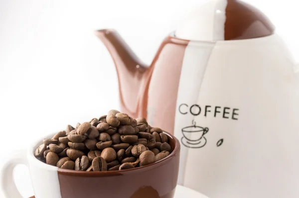 Xícara de grãos de café torrados — Fotografia de Stock