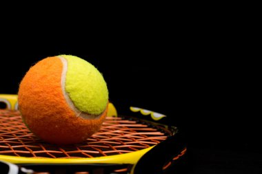Tenis topu tenis raketi ile çocuklar için