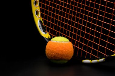Tenis topu tenis raketi ile çocuklar için