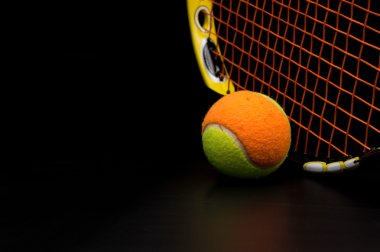 Tenis topu tenis raketi ile çocuklar için