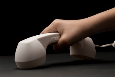 Beyaz telefon yakışıklı ile el