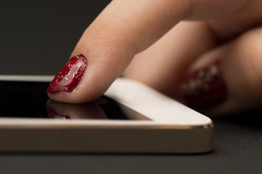 Kız el ile smartphone