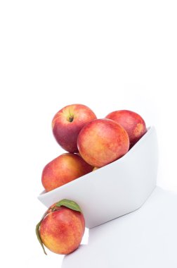 NEKTARİN friut beyaz izole arka planda