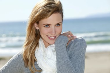 Kadın gülümseyen beach