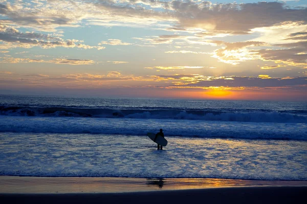 Sunrise surfer — Stock Photo, Image