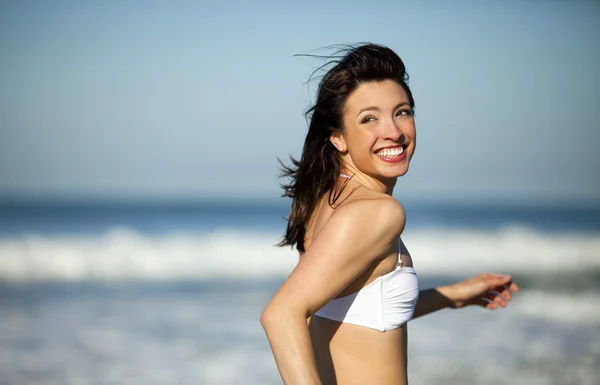 Mujer en la playa — Foto de Stock