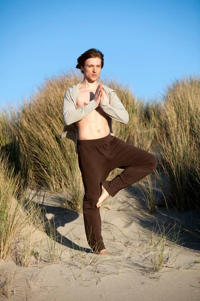 男人瑜伽 — 图库照片