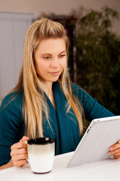 Mujer Tablet — Foto de Stock