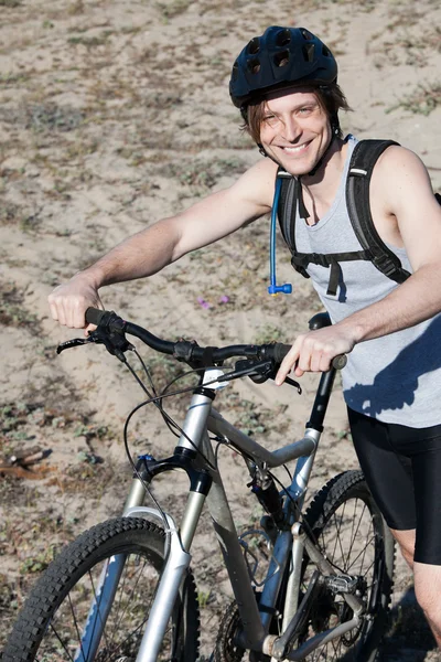 Hombre bicicleta de montaña —  Fotos de Stock