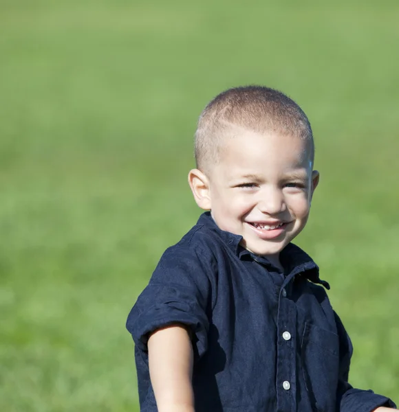 Jongen spelen — Stockfoto