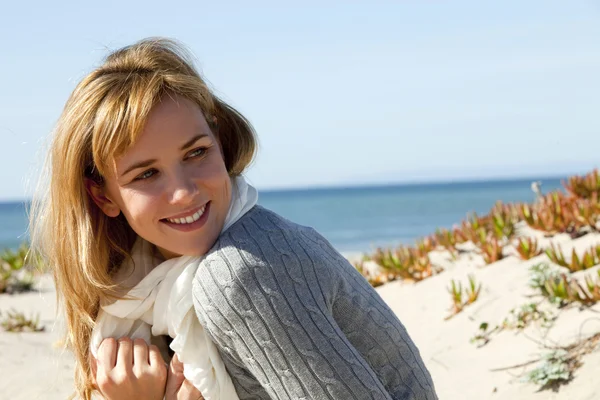 Woman beach — Stock Photo, Image