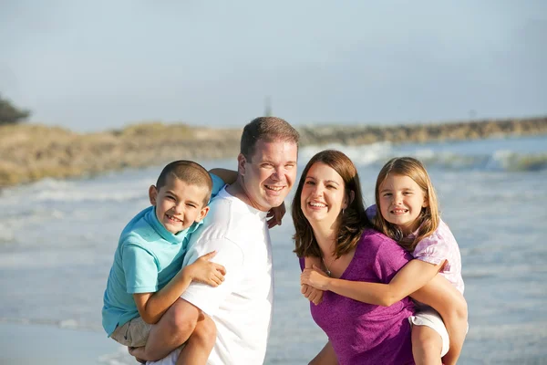 Liefdevolle familie — Stockfoto