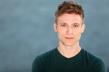 Genç adam.