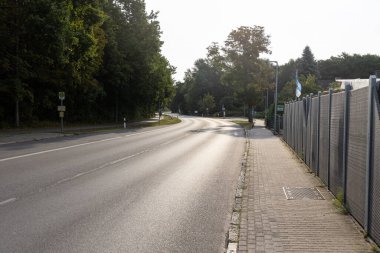 Zinnowitz 'ten Koserow' a giden Zempin 'deki B111 yolu.