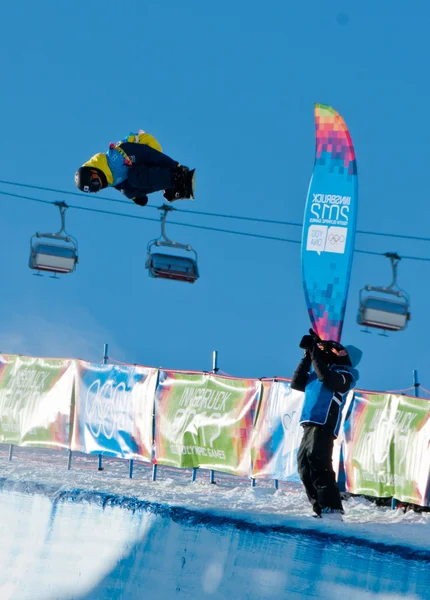 Kuehtai, oesterreich - 14. januar 2012, olympische jugendspiele innsbruck 2012, snowboard halfpipe, männer. rider: taku hiraoka aus japan — Stockfoto