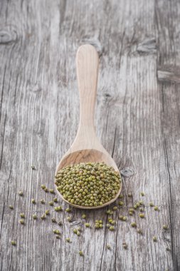 tahta kaşık organik mung fasulye