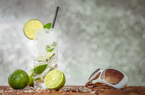 Ice cold lemon summer party drink — Stock Photo, Image