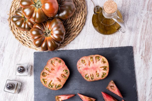 Raf Tomate Variedade Preta Otelo Picado Outro Aberto Duas Partes — Fotografia de Stock