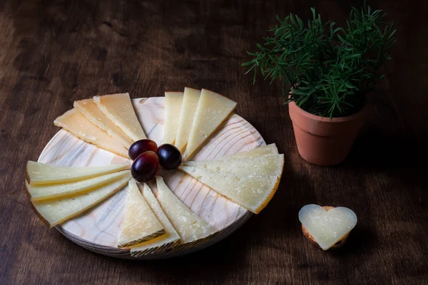 Spanish Cheese Board Next Potted Plant Heart Shaped Piece Cheese — Stock Photo, Image