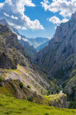 Poncebos, Picos de Europa 'daki Cares nehir yolunun başlangıcı.