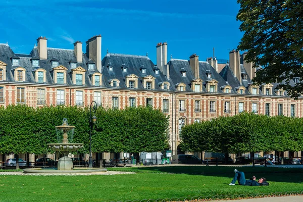 Париж Франція Серпня 2019 Площа Вогеса Спочатку Площа Рояль Найстарішою — стокове фото