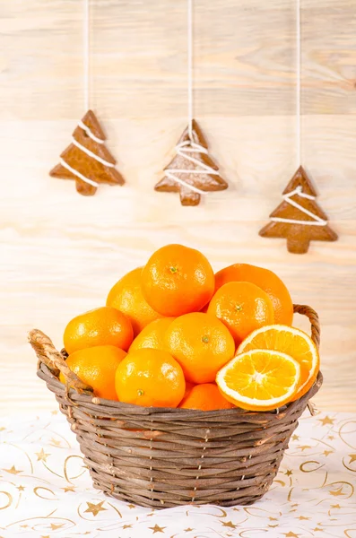 Wicker basket with oranges — Stock Photo, Image