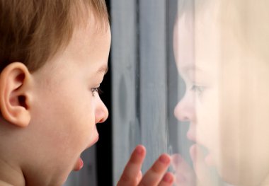 Penceredeki sürpriz çocuk