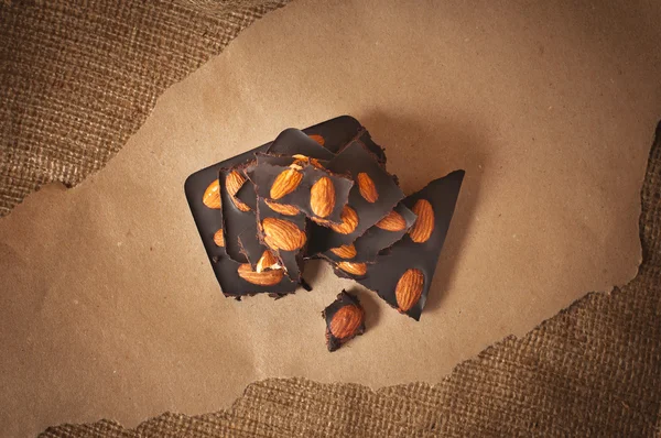 Bademli görevden arka plan üzerinde koyu çikolata