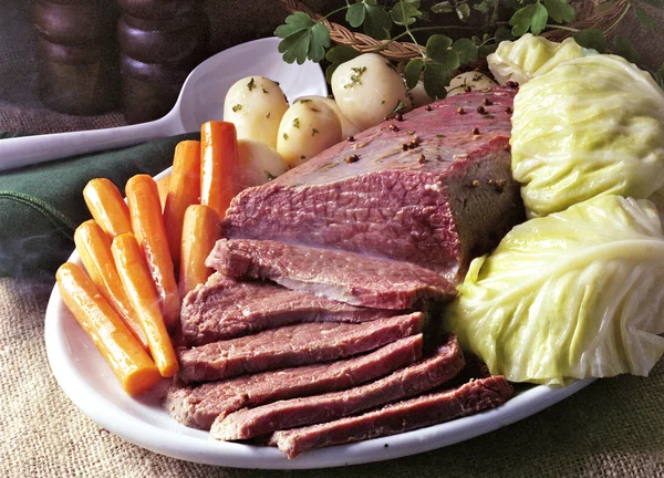 Cornedbeef en kool — Stockfoto