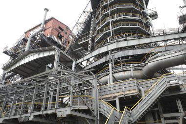 Bilbao yakınlarında terk edilmiş bir fabrika.