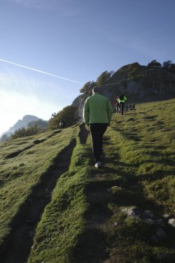 Bask ülkesinin dağlarında yürüyüş.