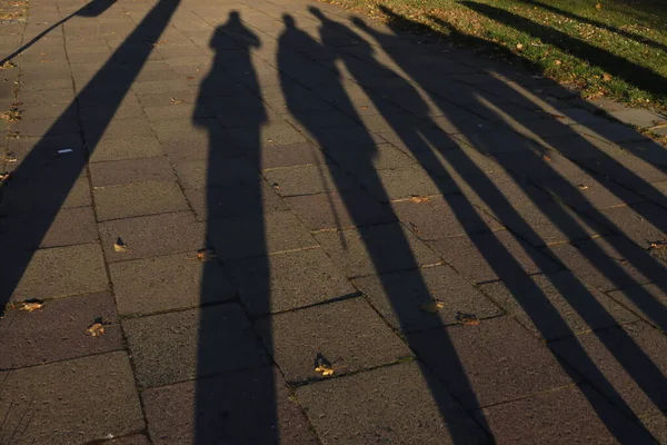 Menschliche Schatten Auf Der Straße — Stockfoto