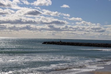 Kıyıdan deniz manzarası