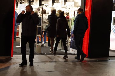 Bilbao şehir merkezinde alışveriş.